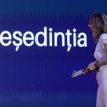 Elena Lasconi lângă ecran cu textul 'președinția'