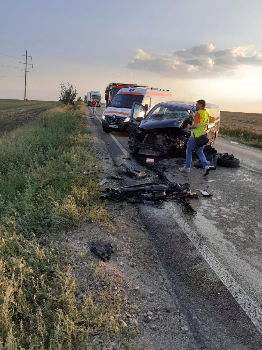 Plan Roșu activat după un accident cu 2 morți și 8 răniți