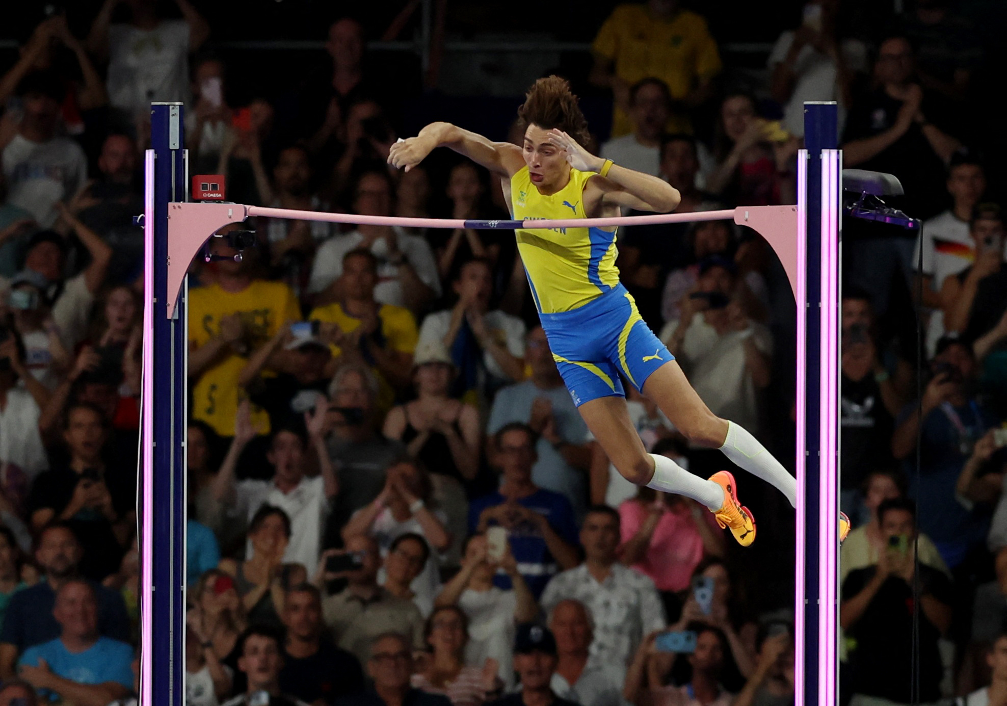 JO Paris 2024: Atletul suedez Armand Duplantis a stabilit un nou record mondial la săritura cu prăjina