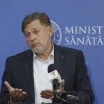 Oficial vorbind la conferință de presă, Ministerul Sănătății