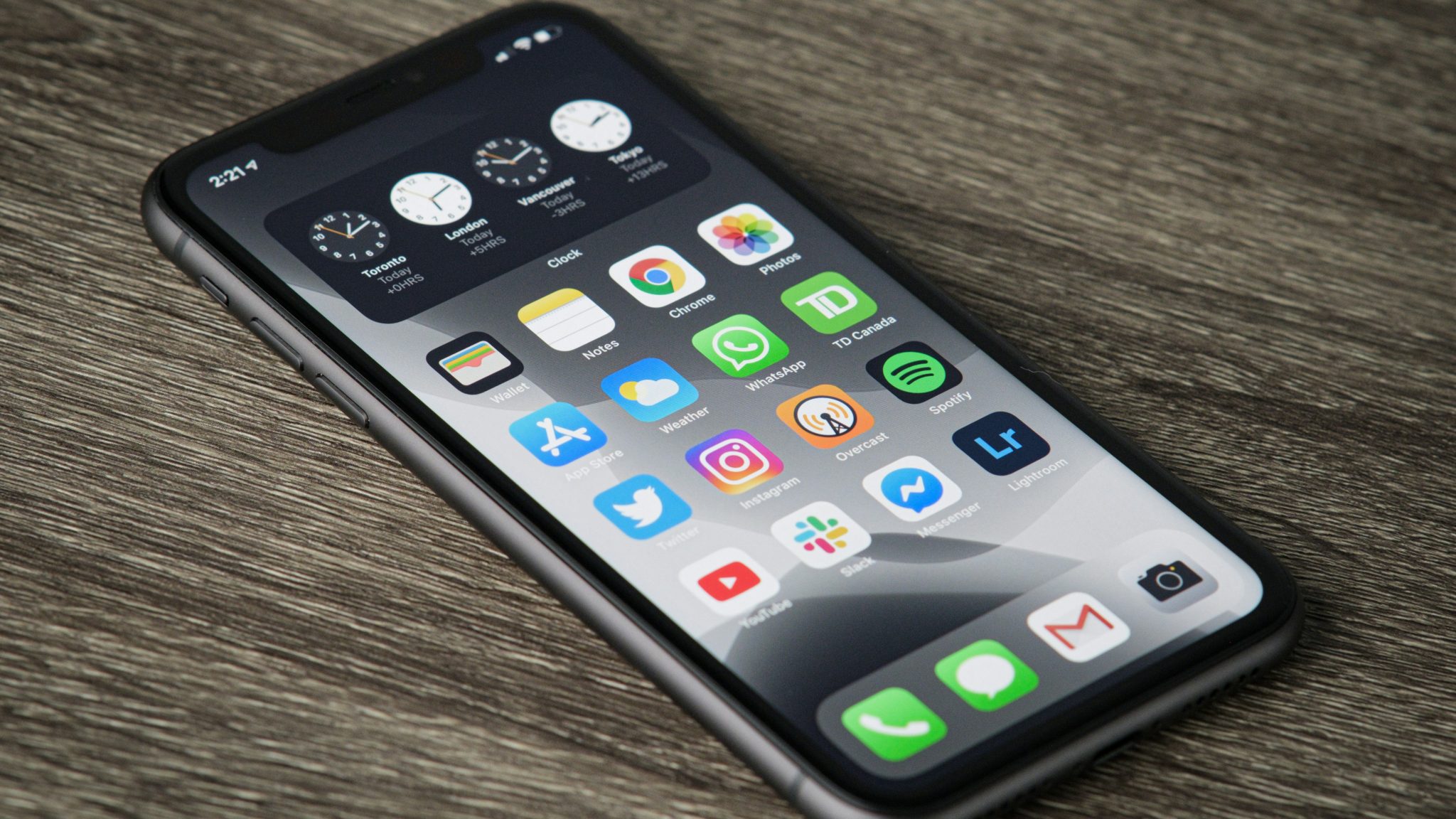 Apple ar putea lansa iPhone 18 în două etape, începând din 2026