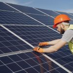 Panouri fotovoltaice: cum îți pot reduce facturile la energie electrică