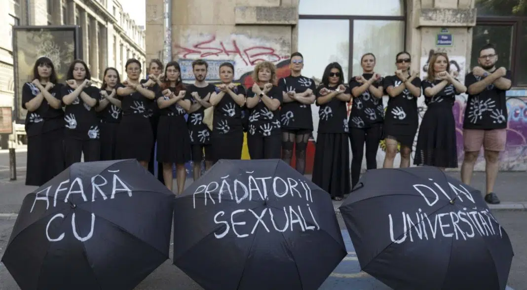 Manifestație împotriva hărțuirii sexuale, stradă urbană / protest bucuresti