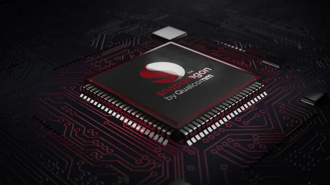 Cip Snapdragon Qualcomm pe placă electronică roșie