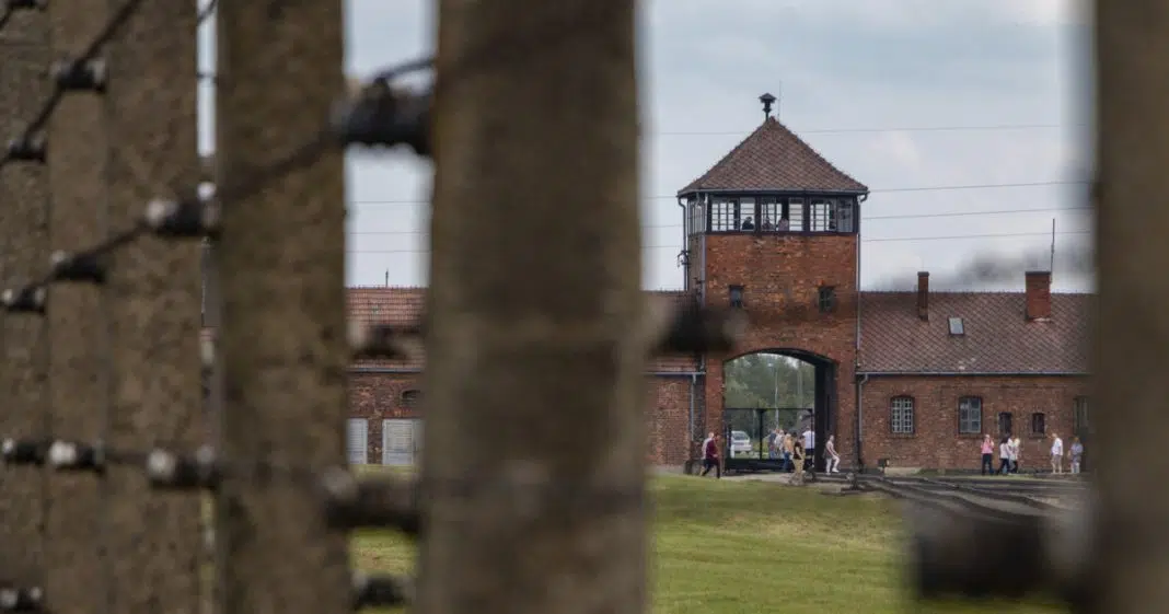 Poartă istorică Auschwitz, turn de observație