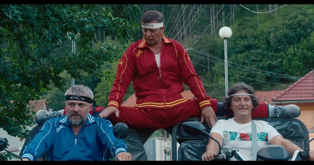 Actorul Alin Panc se aliază din nou cu bunul său prieten și coleg, Vărul Săndel, pentru o super producție: „Transilvanian Ninja”! Comedia, cu o distribuție impresionantă, în care Puya își face debutul că actor, va fi lansată pe 6 decembrie.