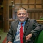 Mike Amesbury, parlamentar laburist, a fost suspendat din partid după ce a bătut un bărbat pe stradă