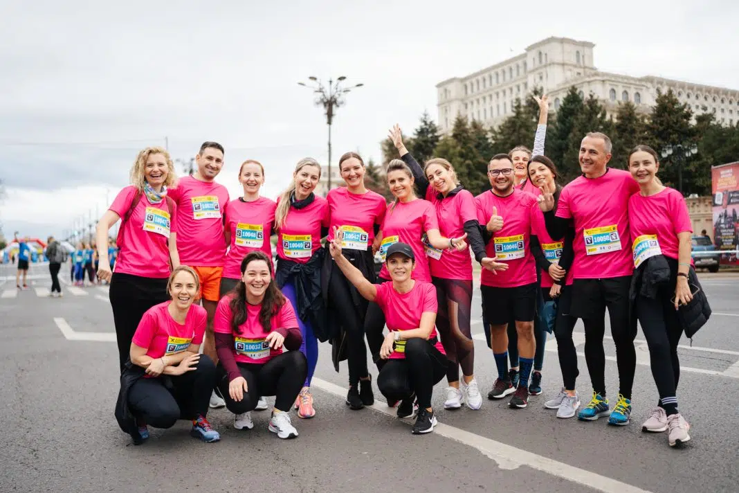 Un grup de 20 de alergători care participau la cursa de 10 km din cadrul Maratonului București a decis să oprească alergarea după doar 4 kilometri, într-o acțiune simbolică menită să atragă atenția asupra importanței informării corecte în privința contracepției moderne și a sănătății femeilor. Inițiativa a fost organizată cu sprijinul Organon, o companie globală dedicată sănătății femeilor.