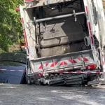 VIDEO Un autoturism înghițit de un crater imens pe o stradă din Capitală