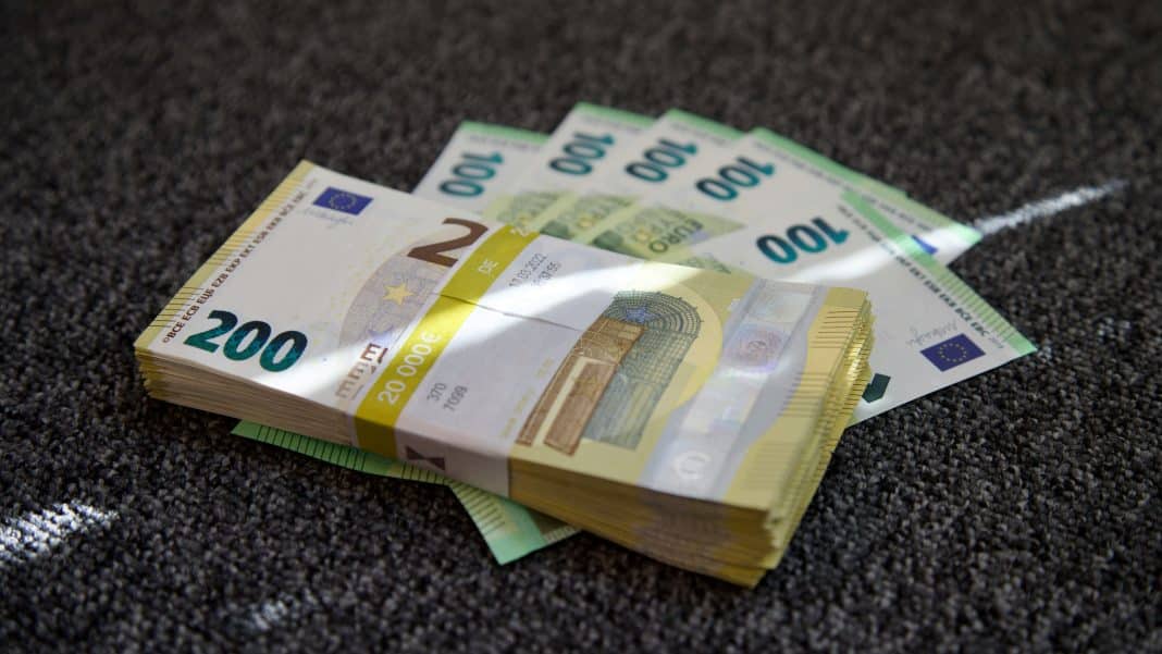 Tânărul care a câștigat aproximativ 8 milioane de euro la loterie. Ce va face cu banii