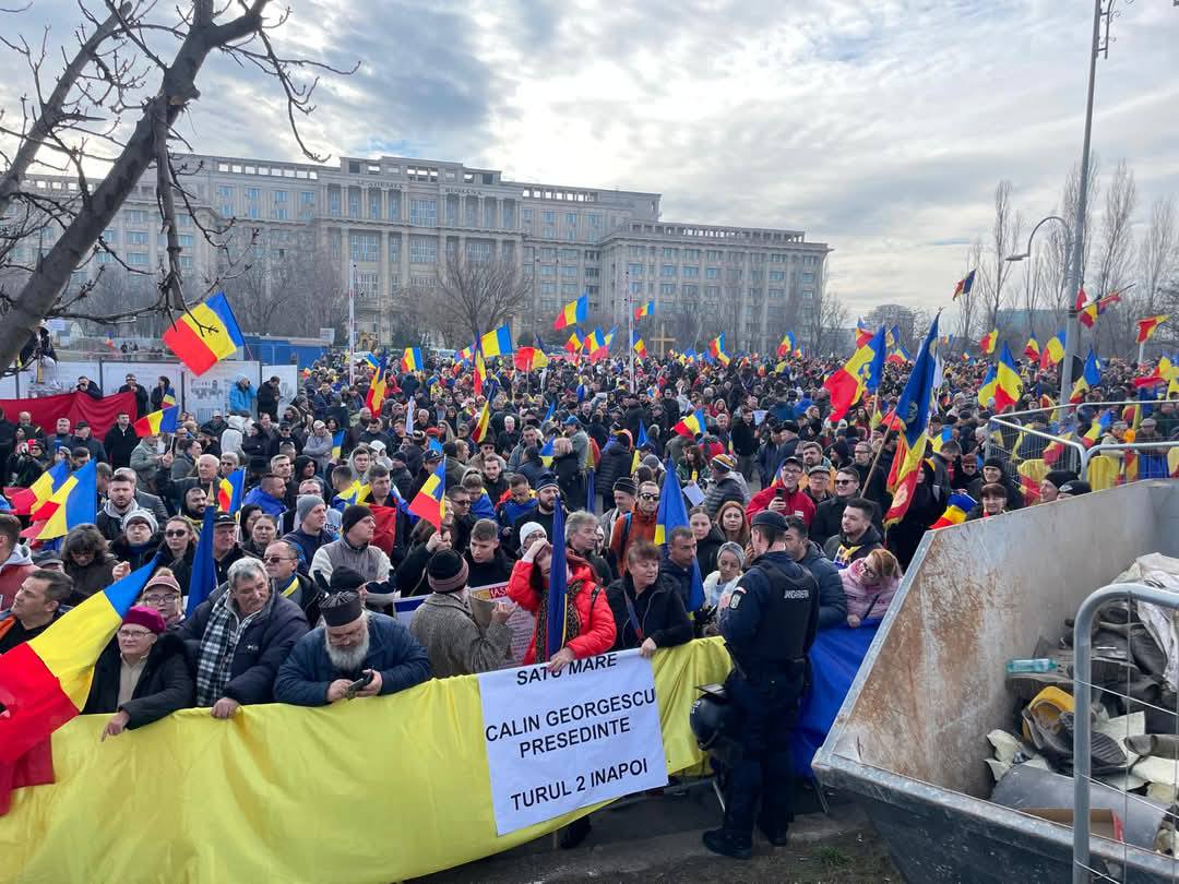 două persoane poliție șicanare reporter TV,două persoane,poliție,șicanare,reporter TV