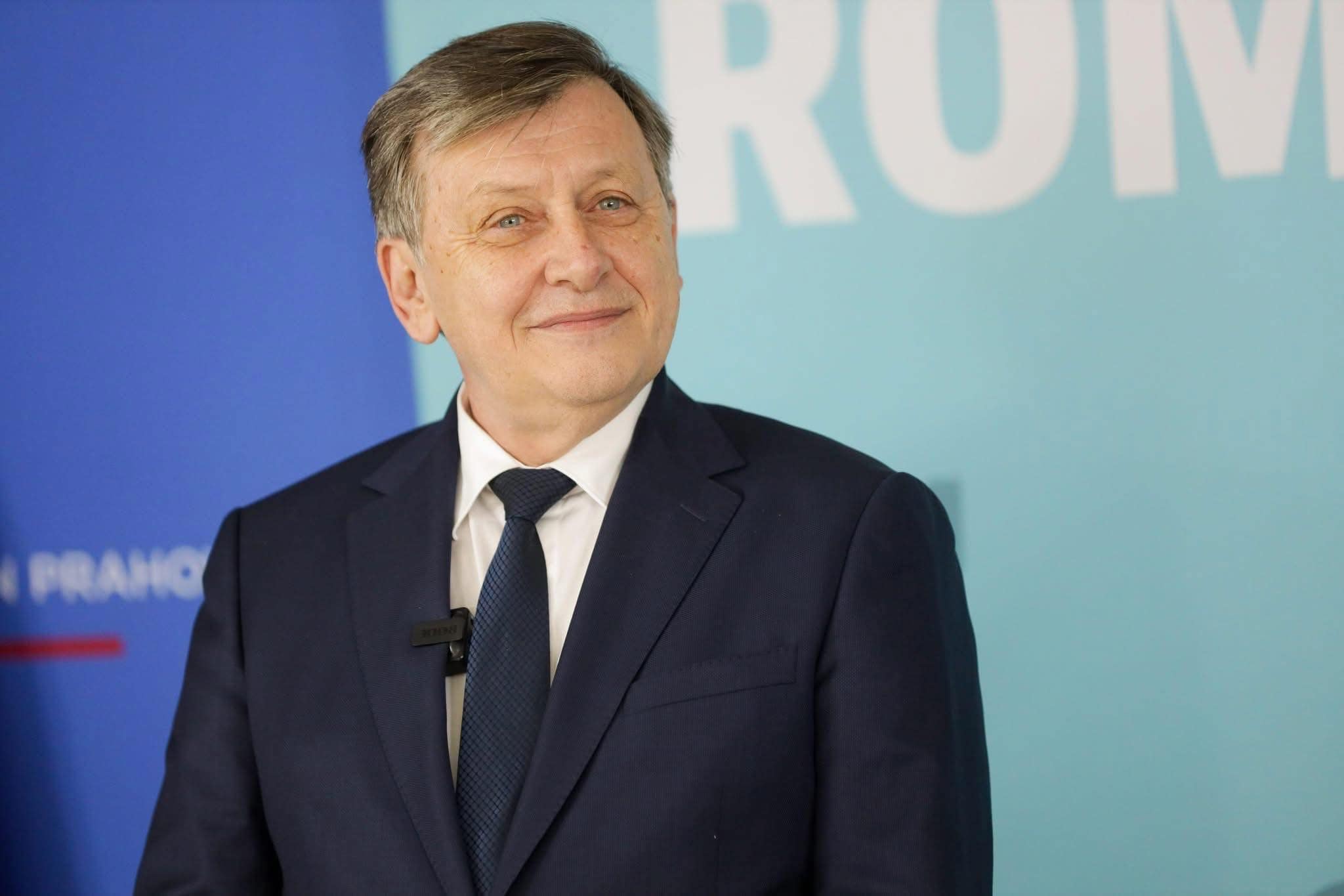 Crin Antonescu taxe salarii