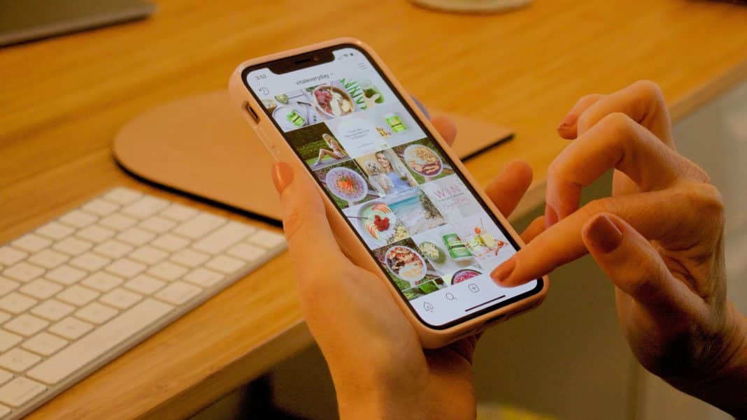 Instagram tocmai a lansat oficial o nouă funcționalitate denumită „Blend”
