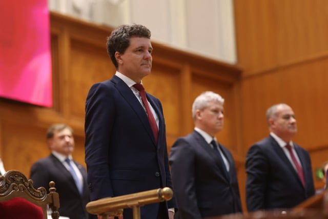 Nicușor Dan promulga legi pentru sprijin apicol, reforme în sănătate și modificări legislative esențiale