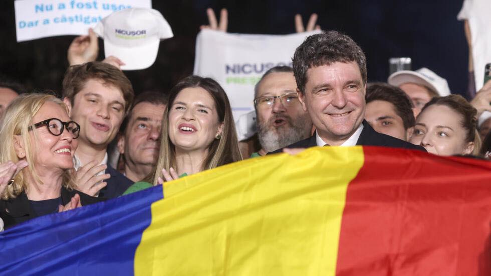 Nicușor Dan rocadă premieri