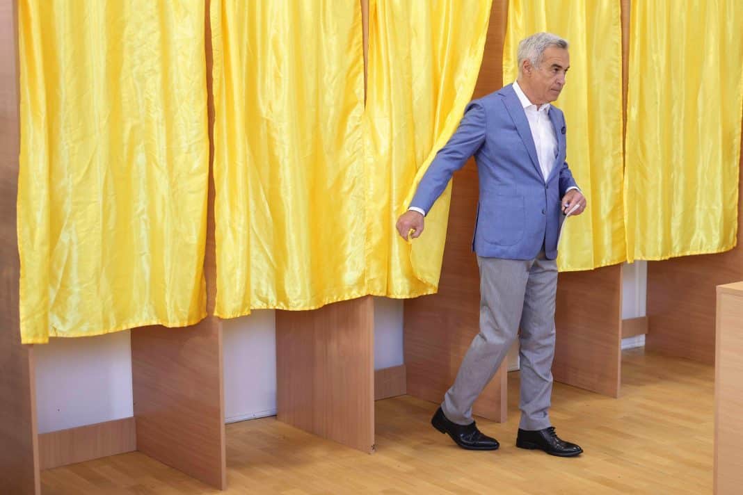 Inquam Photos / Octav Ganea/ Calin Georgescu voteaza in Mogosoaia, Ilfov, 4 mai 2025