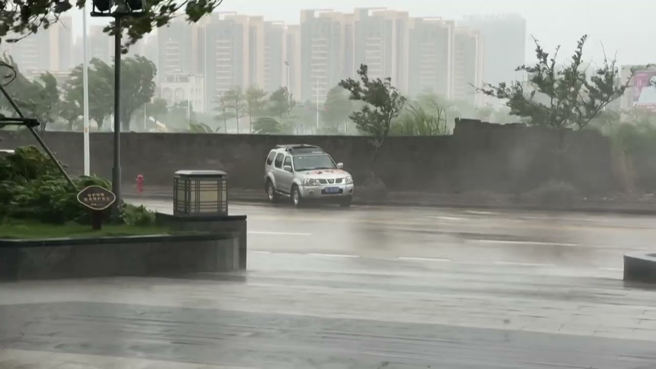 VIDEO. Vânturi puternice și ploi torențiale în Yangjiang, China, pe măsură ce se apropie taifunul Ragasa